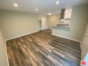 7925 Vineland Ave in Los Angeles, CA - Building Photo - Building Photo