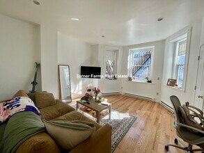 1077 Beacon St, Unit B in Brookline, MA - Foto de edificio - Building Photo