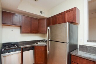 343 Park Ave, Unit 30 in Glencoe, IL - Foto de edificio - Building Photo