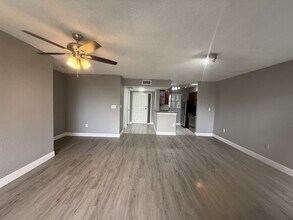 2880 N Oakland Forest Dr in Oakland Park, FL - Building Photo - Building Photo