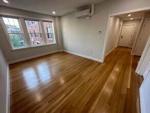 15 Forest St, Unit 1 in Cambridge, MA - Building Photo - Building Photo