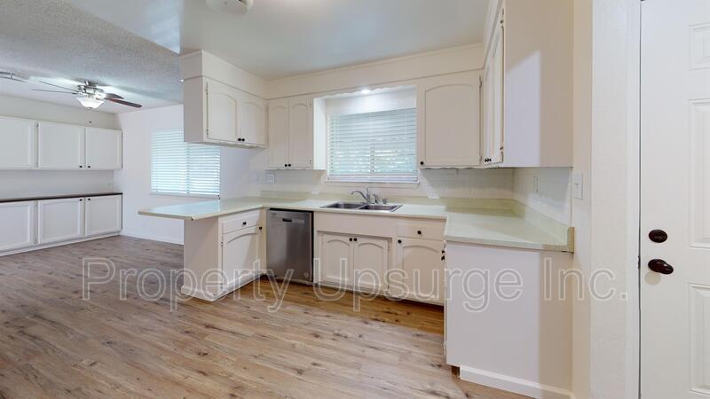 1452 Victor Ave in Redding, CA - Building Photo