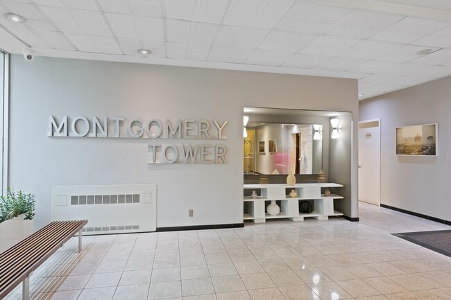 135 Montgomery St in Jersey City, NJ - Building Photo - Building Photo