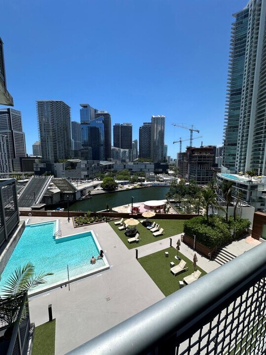 350 S Miami Ave, Unit 1412 in Miami, FL - Building Photo