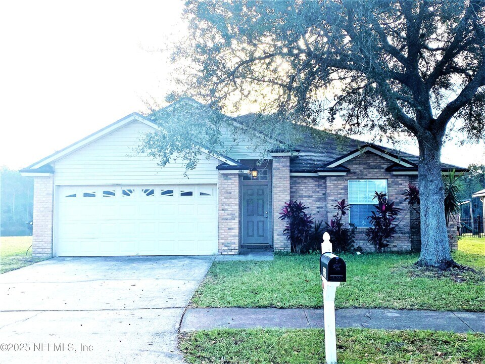 9338 Prosperity Lake Dr in Jacksonville, FL - Building Photo