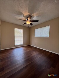 1665 Driftwood Dr in Seguin, TX - Foto de edificio - Building Photo