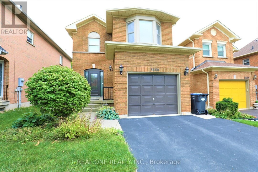 5650 Haddon Hall Rd in Mississauga, ON - Building Photo