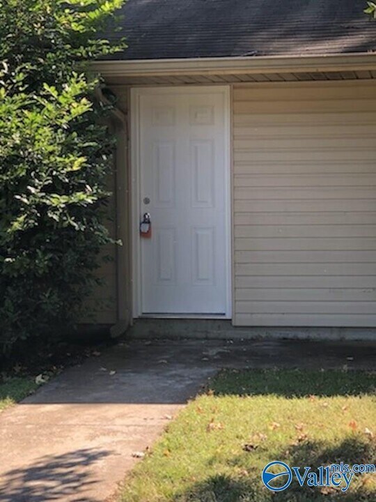 2403 Mastin Lake Rd NE, Unit 2 in Huntsville, AL - Building Photo