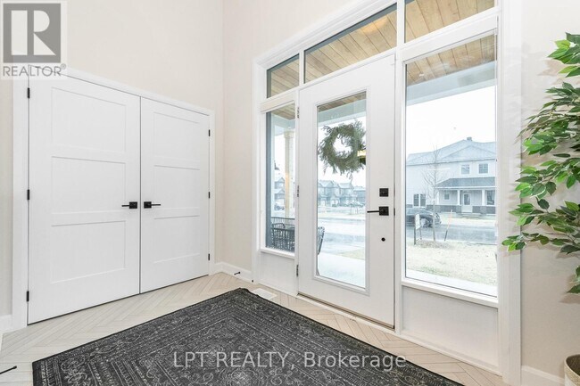 541 Paakanaak Ave in Ottawa, ON - Building Photo - Building Photo