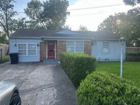 9301 Chesterfield Dr in Houston, TX - Building Photo