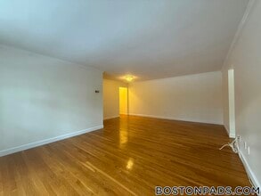 17 Captain Parker Arms, Unit 15 in Lexington, MA - Foto de edificio - Building Photo