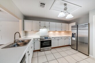 6858 Celes Meadow Dr in Converse, TX - Building Photo - Building Photo