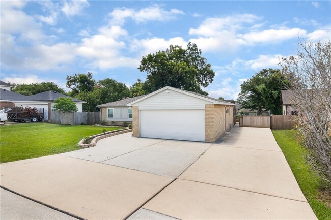 12757 Lake Conroe Hills Dr in Willis, TX - Building Photo - Building Photo