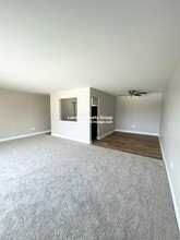 104 N Kenilworth Ave, Unit 110 in Oak Park, IL - Building Photo - Building Photo