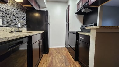 13740 Montfort Dr, Unit 1 in Dallas, TX - Foto de edificio - Building Photo