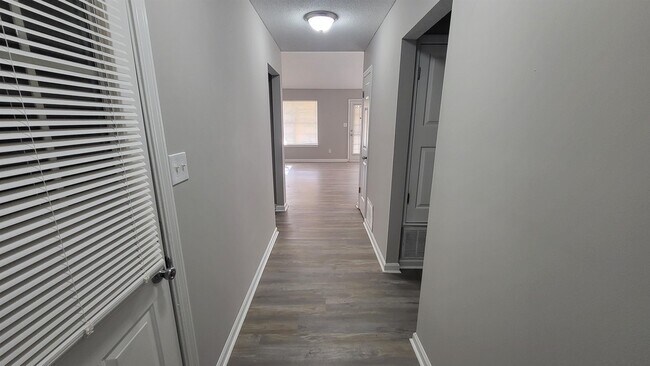 2577 Reese Lake Cir in Memphis, TN - Building Photo - Building Photo