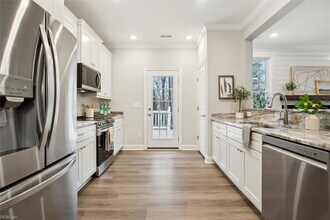 3009 Ridge Dr in Toano, VA - Foto de edificio - Building Photo