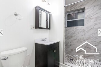 726 W Roscoe St, Unit 1 in Chicago, IL - Foto de edificio - Building Photo