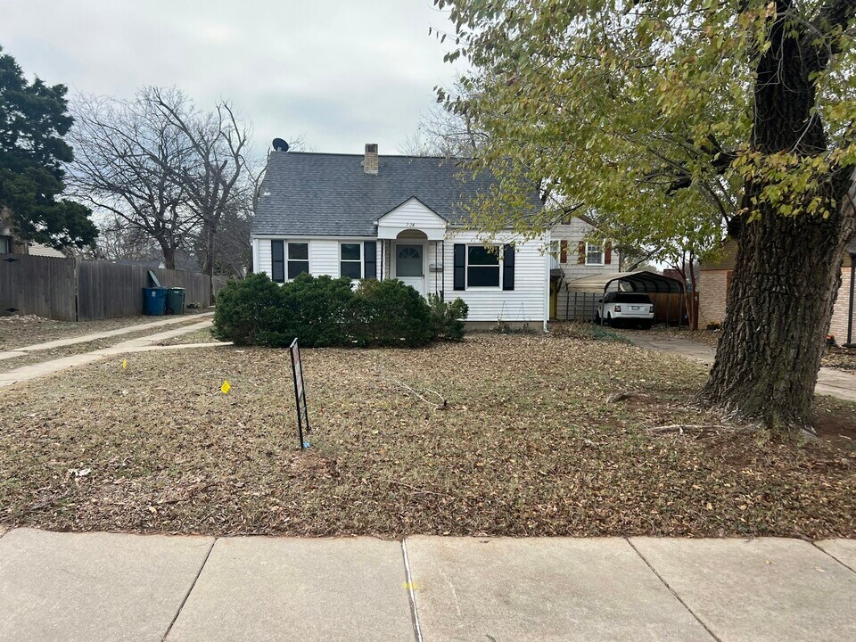 224 E 7th St in Edmond, OK - Building Photo
