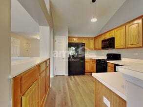 2990 Waters Edge Cir in Aurora, IL - Foto de edificio - Building Photo