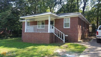 151 Russell St in Winder, GA - Building Photo