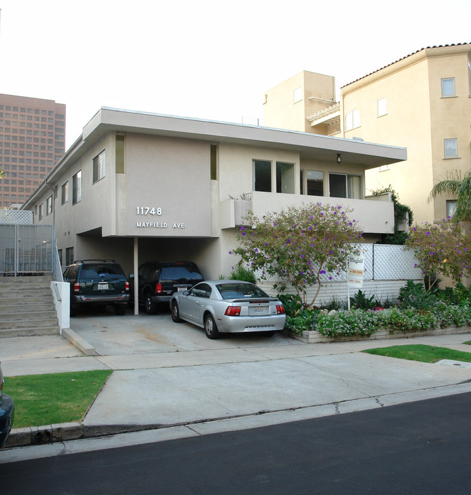 11748 Mayfield Ave in Los Angeles, CA - Building Photo