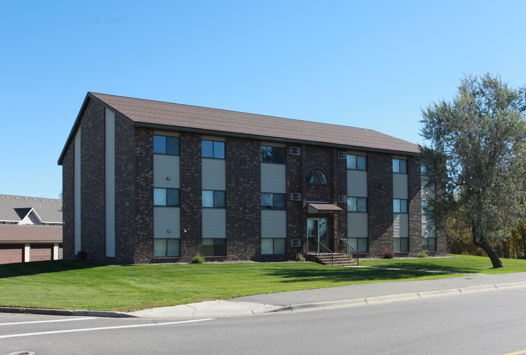 Falconshire Apartments in Foley, MN - Building Photo