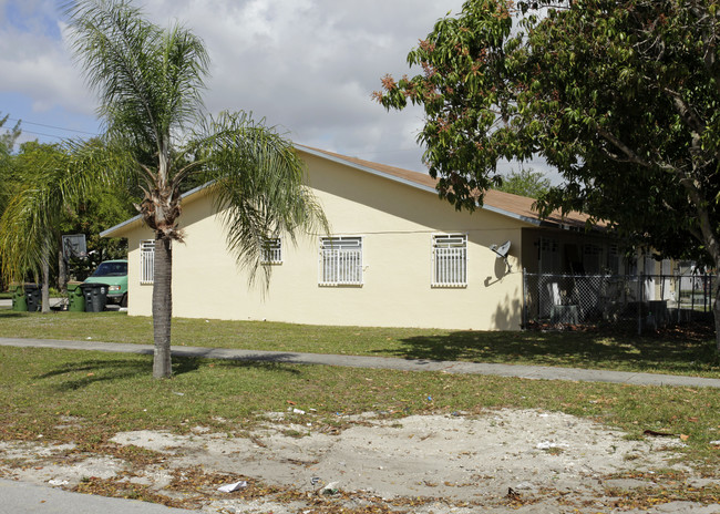 12625 NE 10th Ave in Miami, FL - Building Photo - Building Photo