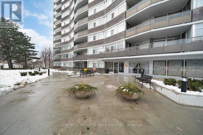 3151 Bridletowne Cir in Toronto, ON - Building Photo - Building Photo