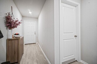 5706 Elm Valley Dr in San Antonio, TX - Building Photo - Building Photo