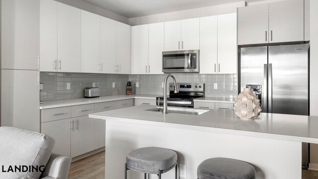 4902 Cosmos Cir, Unit 207 in Wimauma, FL - Foto de edificio - Building Photo