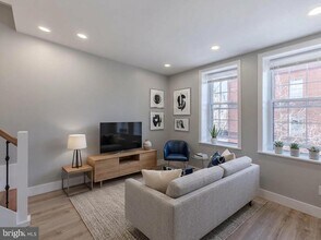 672 N 19th St in Philadelphia, PA - Building Photo - Building Photo