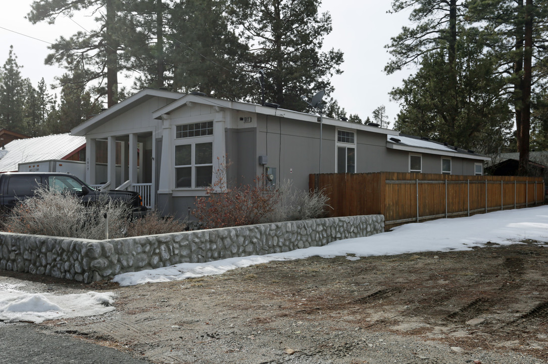 1017 Nana Ave in Big Bear City, CA - Building Photo