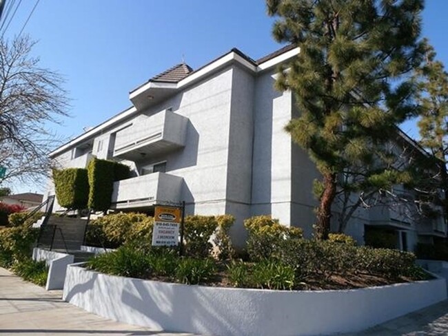 2901 West Victory in Burbank, CA - Building Photo - Building Photo