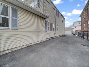 27 Honiss St in Belleville, NJ - Building Photo - Building Photo
