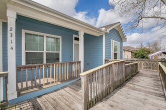 2314 Avenue G in Dickinson, TX - Building Photo - Building Photo