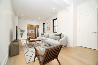 138 E 38th St, Unit 10E in New York, NY - Building Photo - Building Photo