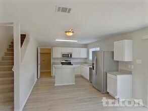 156 Jefferson Dr in Venus, TX - Foto de edificio - Building Photo