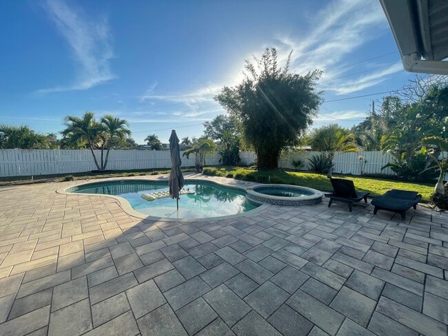 1111 Montezuma Dr, Unit No Wake Zone in Bradenton, FL - Building Photo - Building Photo