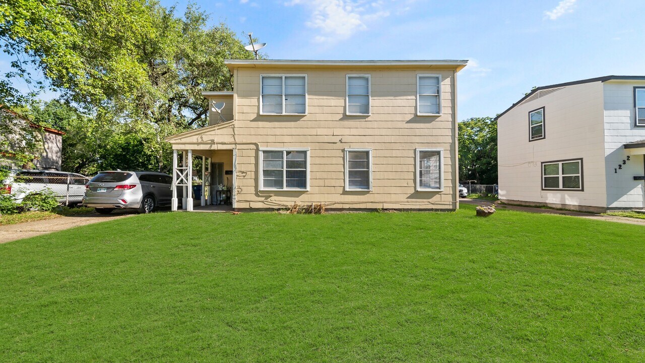 1236 2nd Ave N in Texas City, TX - Building Photo