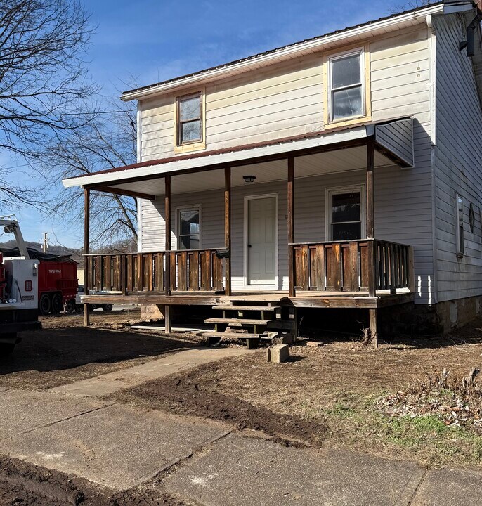 103 N 3rd Ave in Paden City, WV - Building Photo