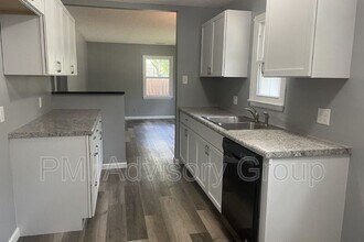 2413 SW Mission Ave in Topeka, KS - Building Photo - Building Photo