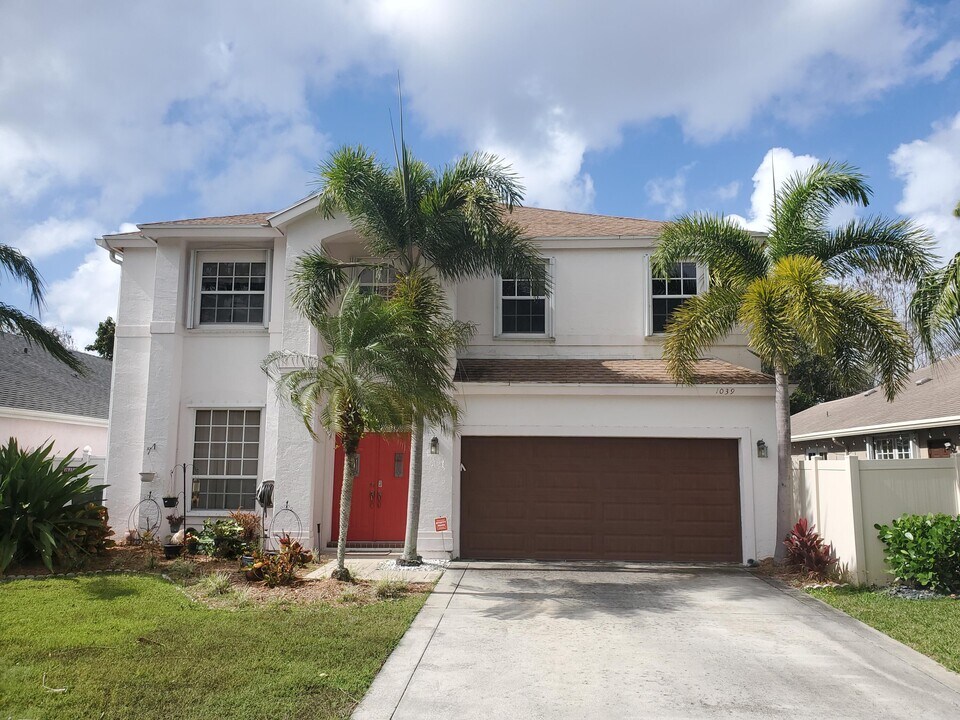 1039 Aviary Rd in Wellington, FL - Building Photo