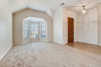7064 Bethlehem Dr, Unit 3 in Grand Prairie, TX - Building Photo - Building Photo