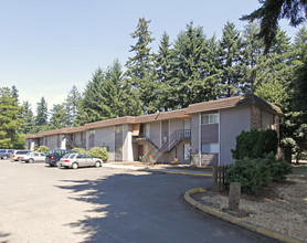 Fairhaven Apartments in Portland, OR - Building Photo - Building Photo