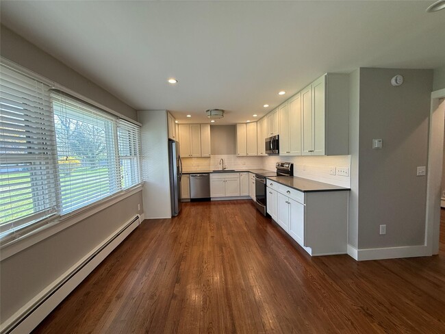 55075 Main Rd in Southold, NY - Building Photo - Building Photo