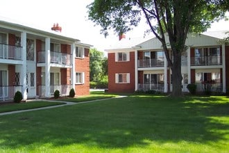 Holiday Center Apartments in Clinton Township, MI - Building Photo - Building Photo