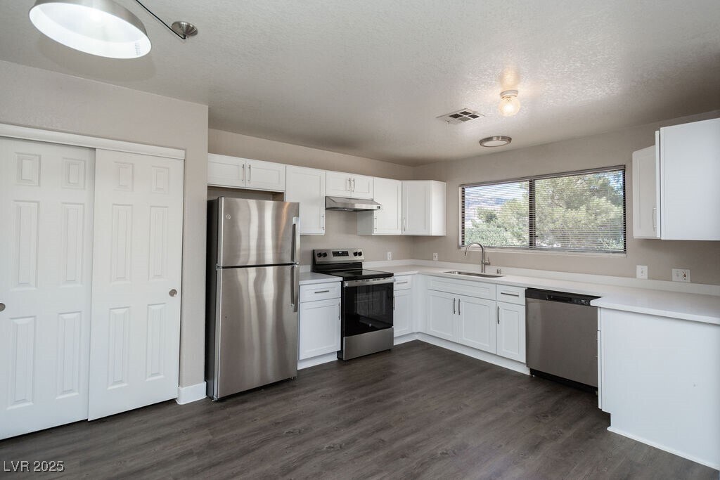 2120 McMurray Dr in Pahrump, NV - Building Photo