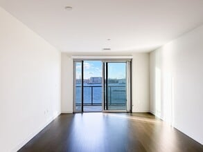 65 Lewis St in Boston, MA - Building Photo - Building Photo