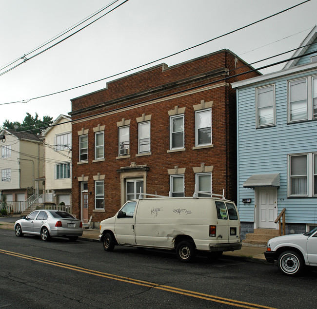 526 Elm St in Kearny, NJ - Building Photo - Building Photo